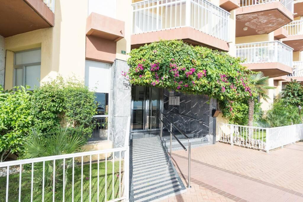 Ferienwohnung Tgh/ Fuengirola Frente Al Mar Exterior foto